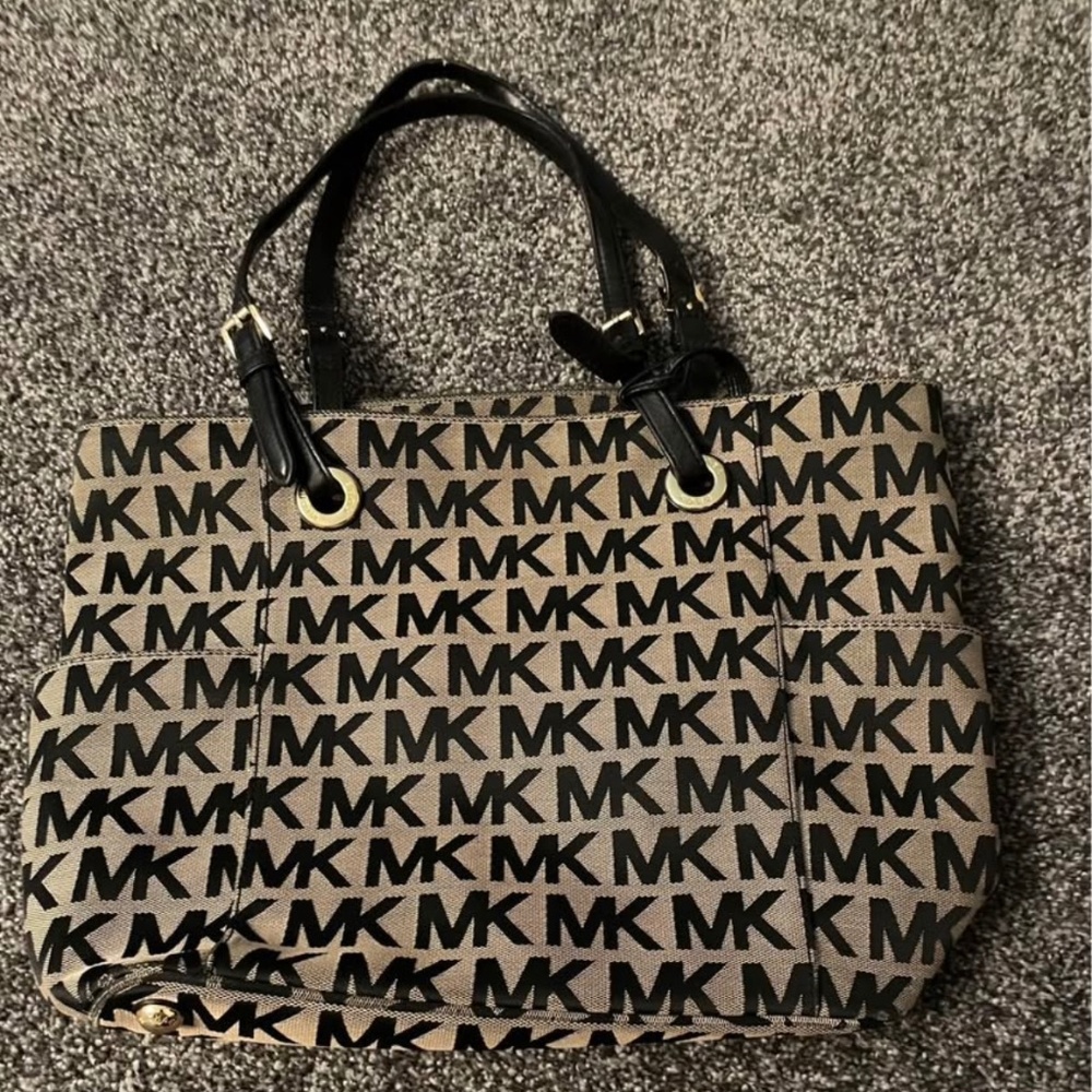 Pre-Owned Michael Kors Bag